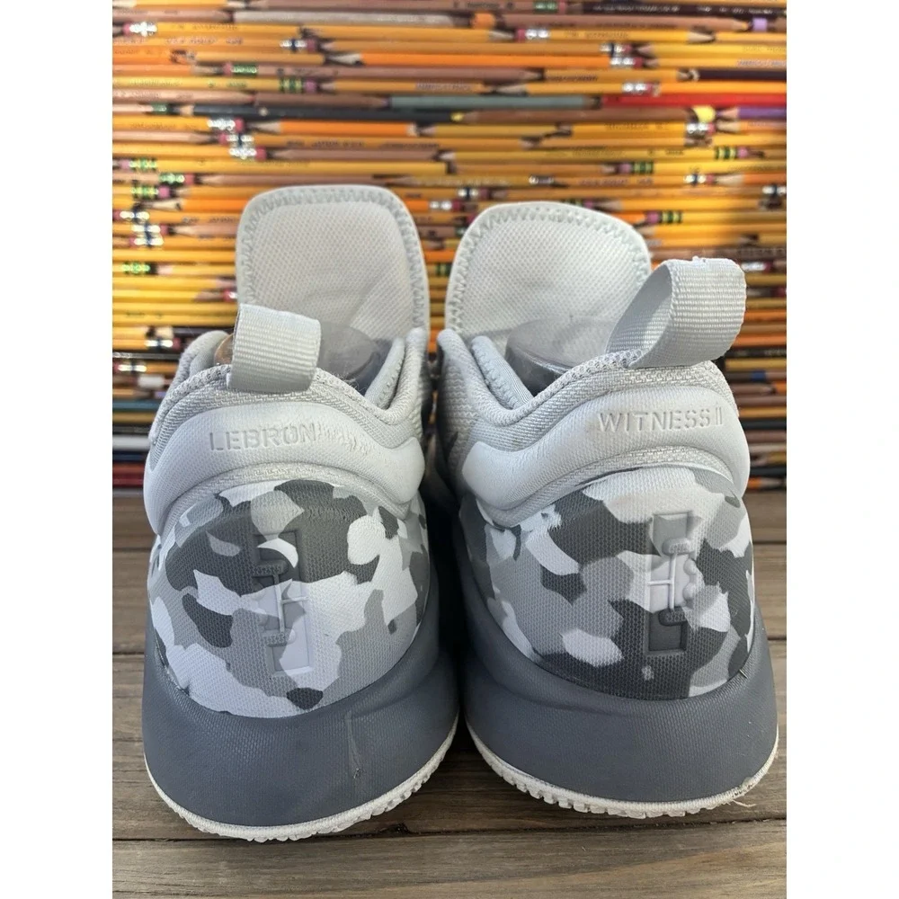 Nike‎ LeBron Witness 2 Cool Gray Mens 9 (No Laces)